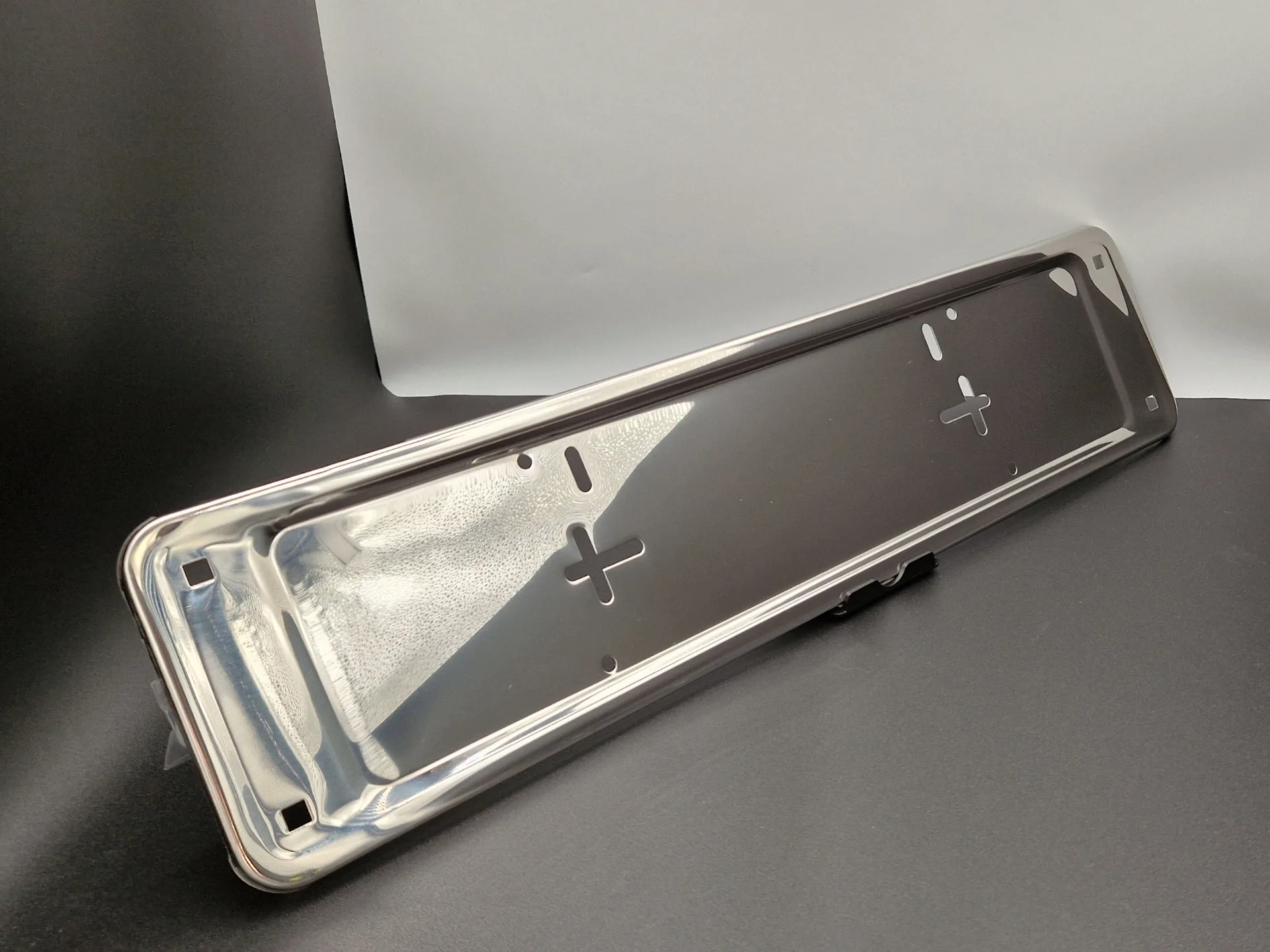 Opschroefbare roestvrijstalen kentekenplaathouder